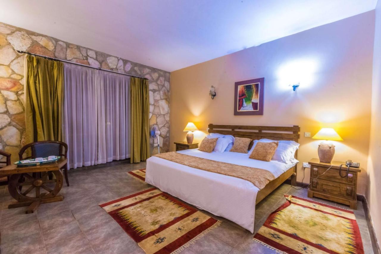 Mountains Of The Moon Hotel フォート・ポータル エクステリア 写真