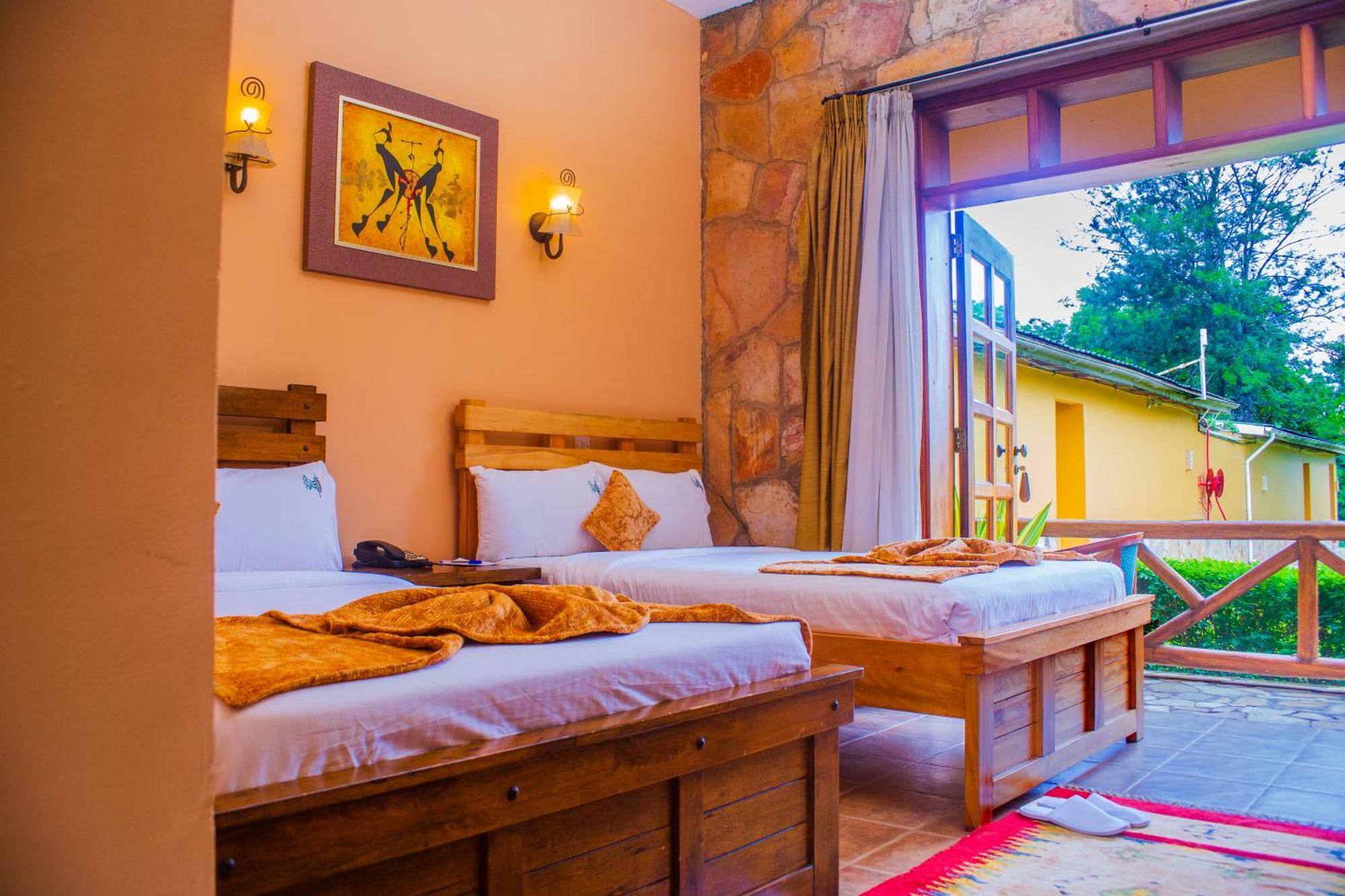 Mountains Of The Moon Hotel フォート・ポータル エクステリア 写真